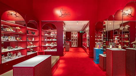 christian louboutin france website.